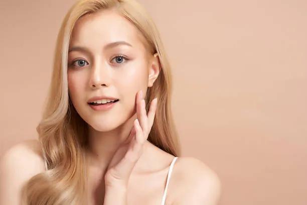 Can botox help achieve a natural facial look?